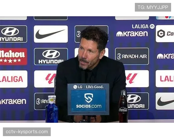 特写:看台上的西蒙尼,在终场绝杀瞬间的激情庆祝与怒吼